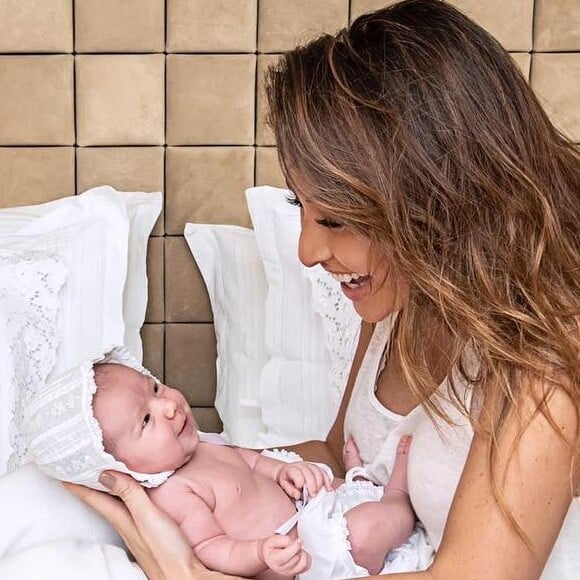 Sabrina Sato brincou ao falar que a filha, Zoe, tem os olhos do pai, Duda Nagle