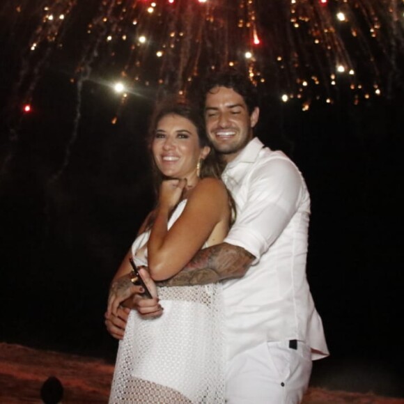 Alexandre Pato e Rebeca Abravanel escolheram Trancoso como destino turístico do primeiro Réveillon como namorados