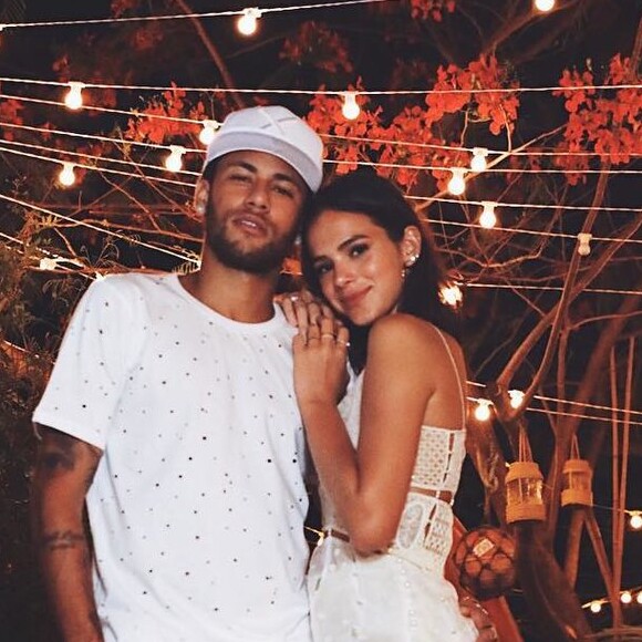 Bruna Marquezine rebateu fã que pediu para ela e Neymar reatarem o namoro: 'Seria melhor só pra vocês, né? Que gostam de ficar maquiando a verdade'