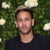 Neymar foi criticado após aparecer com Gabriel Medina e Arthur Melo ao lado de 26 mulheres