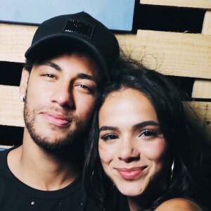Bruna Marquezine está solteira oficialmente desde o fim do namoro com Neymar em outubro do ano passado
