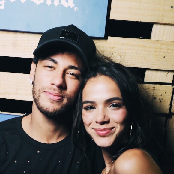 Bruna Marquezine está solteira oficialmente desde o fim do namoro com Neymar em outubro do ano passado