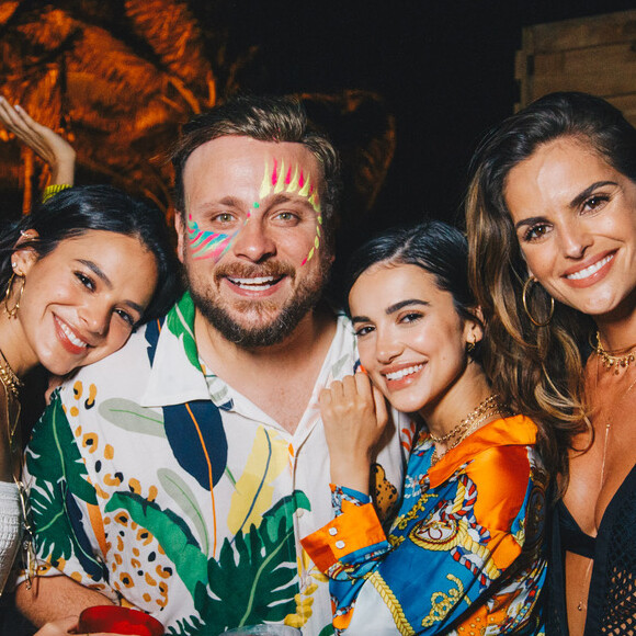 Bruna Marquezine está de férias em Fernando de Noronha
