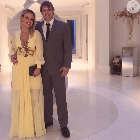 Eliana é noiva do diretor de TV Adriano Ricco, com quem tem uma filha