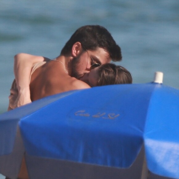 Agatha Moreira já disse que prefere não rotular relação com Rodrigo Simas, a quem exaltou em foto: 'Rodrigo é espécie rara. Mutante dono dos melhores super poderes'