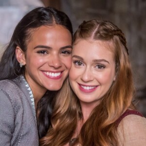 Bruna Marquezine e Marina Ruy Barbosa se aproximaram durante gravações da novela 'Deus Salve o Rei'