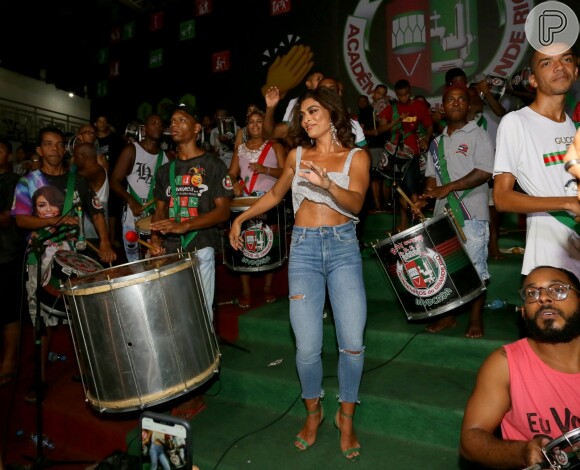 Juliana Paes mostrou muito samba no pé no esquenta da Grande Rio para o carnaval 2019
