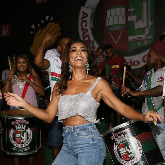 Juliana Paes arrasou em esquenta para o carnaval na quadra da Grande Rio, nesta terça-feira, 15 de janeiro de 2019