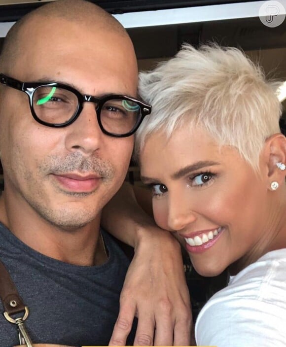 Deborah Secco fez transformação com o hairstylist Anderson Couto, embaixador da Wella e cabeleireiro do Espaço Gioh, na zona oeste do Rio de Janeiro