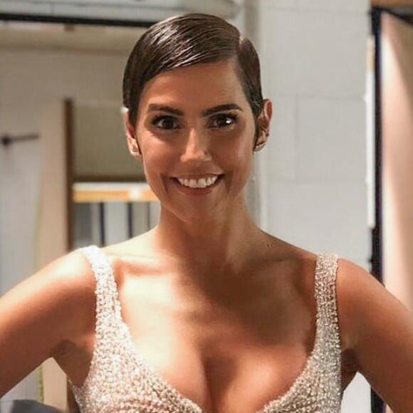 'Eu to me sentindo muito fashion. Agora vou ter que jogar meu guarda-roupa fora e comprar só roupas da moda', brincou Deborah Secco