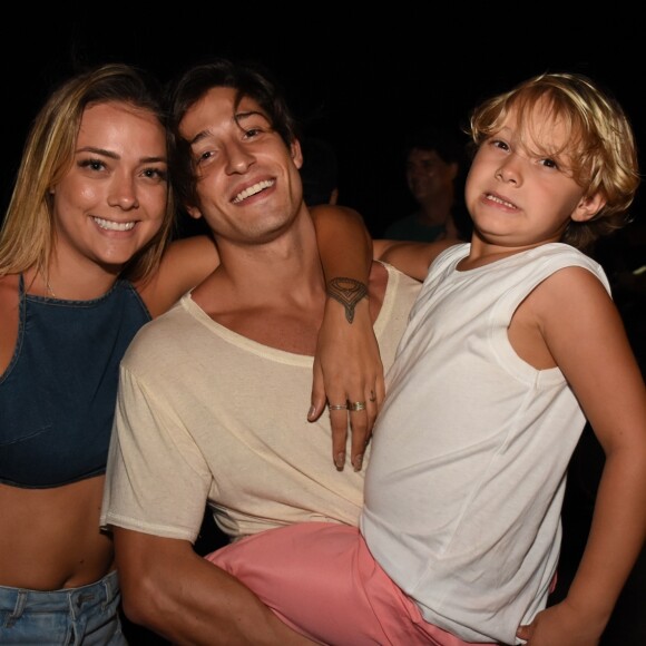 Carol Dantas rebate críticas sobre 'autoelogio' em foto de filho com Neymar: 'Não sou eu que mexo'