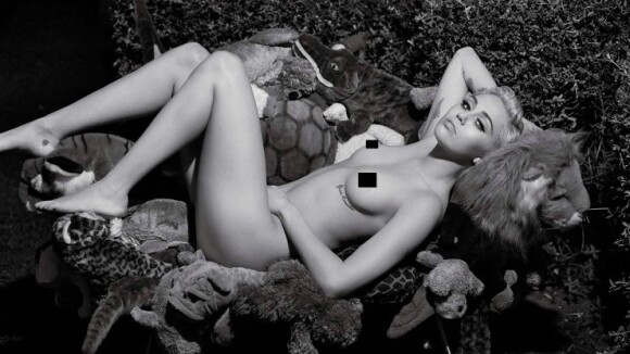 Miley Cyrus aparece pelada em ensaio para a revista 'V Magazine'
