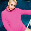 Miley Cyrus posa para as lentes de Karl Lagerfeld