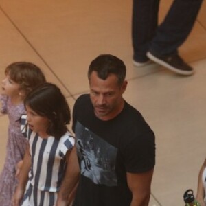 Malvino Salvador curte o dia de domingo em família