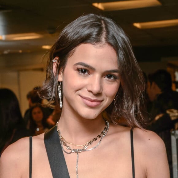 Bruna Marquezine curtiu dia de piscina, fez brigadeiro e alimentos micos em sua nova mansão, neste domingo, 20 de janeiro de 2019