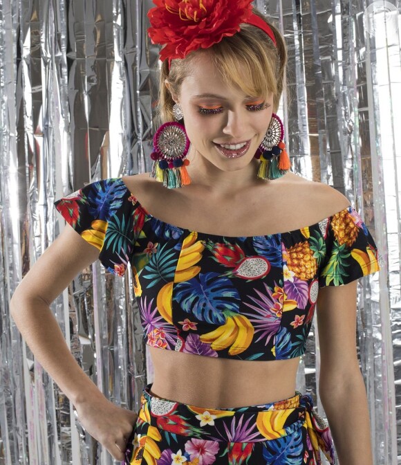Na Renner, a blusa cropped floral com babados custa R$ 49,90