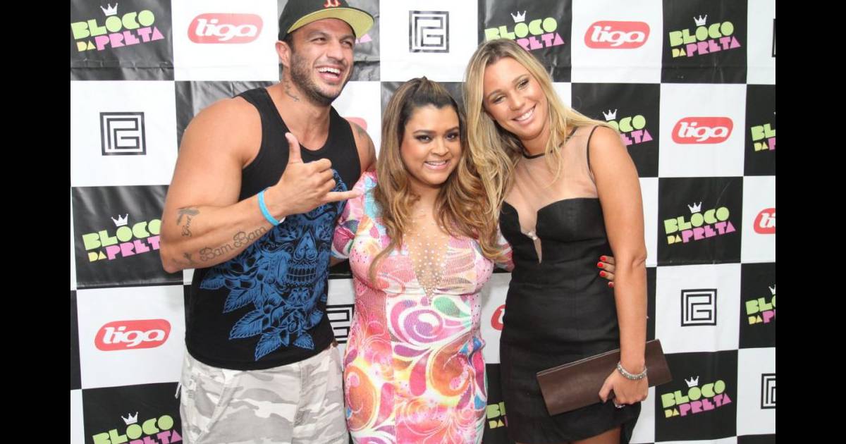 Preta Gil Recebe Kleber Bambam E Marien Do BBB Em Seu Bloco Purepeople