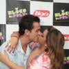 Preta Gil ganha beijo apaixonado do marido, Carlos Henrique Lima