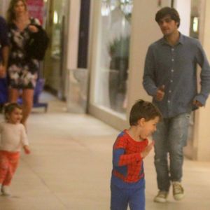 Felipe Simas costuma ser clicado em momentos de diversão com os filhos, Joaquim, de 4 anos, e Maria, de 1 ano e 11 meses