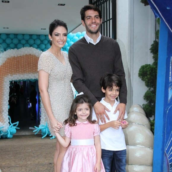 'Essa situação também era muito nova para mim, já que venho de uma família de pais não separados, a única coisa que eu imaginava que o quão ruim pode ser uma separação... ainda mais para uma criança', acrescentou Carol Dias. Kaká é ex-marido da socialite Carol Celico