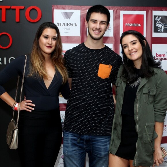 Fátima Bernardes é mãe de Beatriz, Vinícius e Laura, de 21 anos, frutos da união com William Bonner