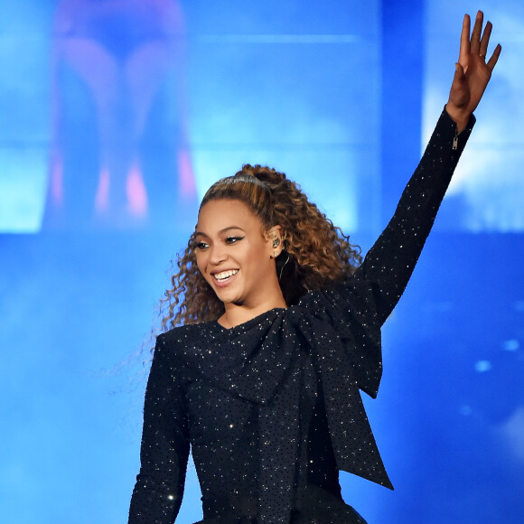 Beyoncé está oferencendo ingressos vitalícios para seus show e do marido, Jay-z, em promoção divulgada nas redes sociais.