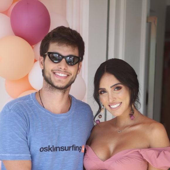 Jade Seba e Bruno Guedes posam juntos no aniversário da morena