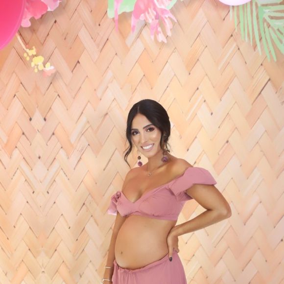 Jade Seba completa 26 anos e faz festa para celebrar