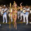 Lívia Andrade, apresentadora do SBT, posa fantasiada de Cleópatra à frente da bateria da Império da Casa Verde em ensaio para o Carnaval 2019