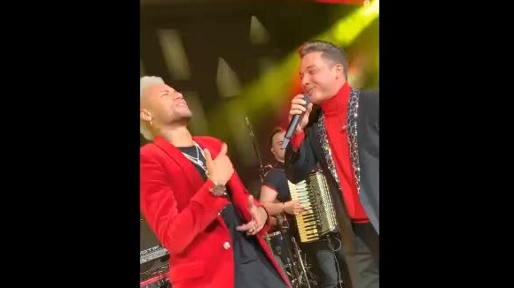 Neymar canta ao lado de Wesley Safadão em festão de 27 anos