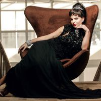 Sthefany Brito incorpora Audrey Hepburn em 'Bonequinha de Luxo' para livro