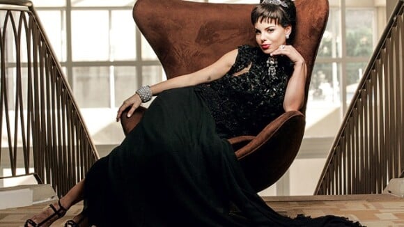 Sthefany Brito incorpora Audrey Hepburn em 'Bonequinha de Luxo' para livro