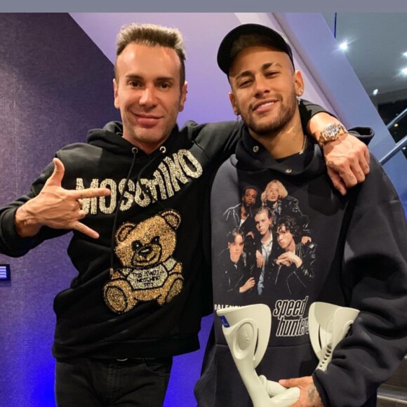 Neymar fez festa íntima com show sertanejo e convidados famosos