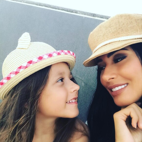 Dupla de Simone, Simaria é mãe de Giovanna, de 6 anos