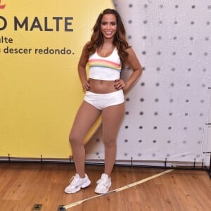 Anitta assumiu namoro com Ronan Carvalho em ensaio para bloco de Carnaval