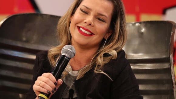 Fernanda Souza recebe declaração de Thiaguinho no 'The Voice Web': 'Te amo'