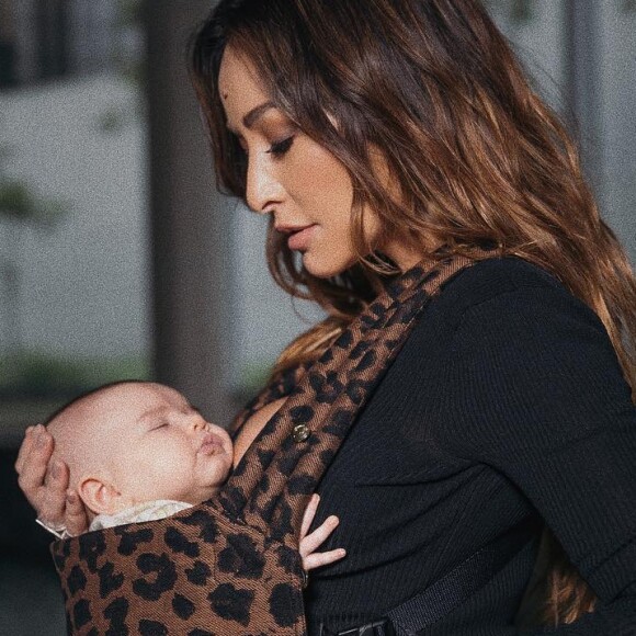 'Minha força... meu amor', escreveu Sabrina Sato em foto com Zoe no colo