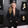 Miley Cyrus brilha no tapete vermelho do Grammy 2019, em Los Angeles