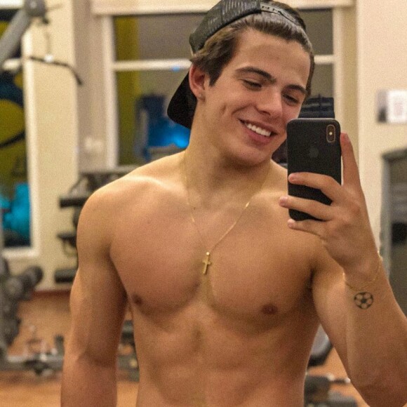 'Renúncias são feitas, mas a recompensa é ter um amigo, um pai, que sempre cuida, que não abandona! E eu escolhi ter esse relacionamento', disse Thomaz Costa