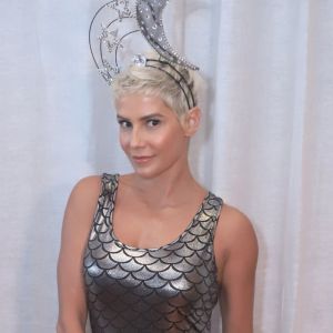 Deborah Secco é apresentada como rainha do camarote Allegria