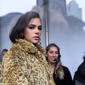 Bruna Marquezine fez ensaio fotográfico street style com  Lineker Lenhard