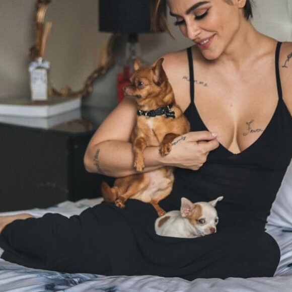 Cleo é dona de Baltazar, um cãozinho da raça Chihuahua, e Manuel 