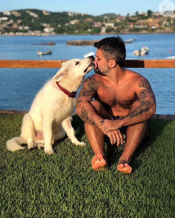 Bruno Gagliasso sempre mostra o charme dos seus pets no Instagram