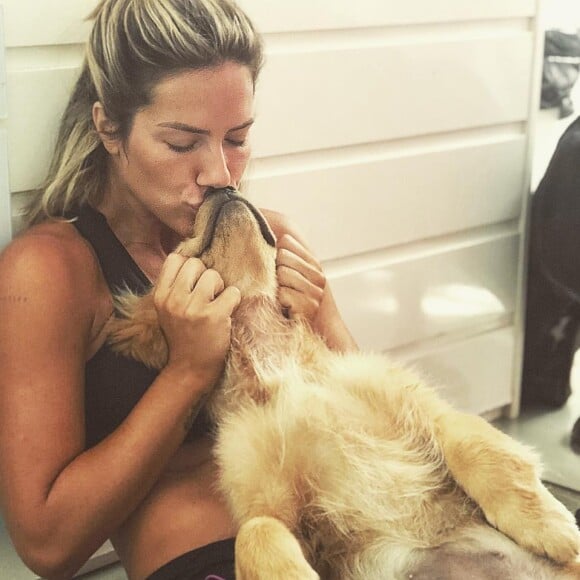 Apesar da rotina atribulada, Giovanna Ewbank não deixa de dar atenção aos seus pets