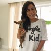 Gloria Pires sempre posta foto com sua cadelinha nas redes sociais