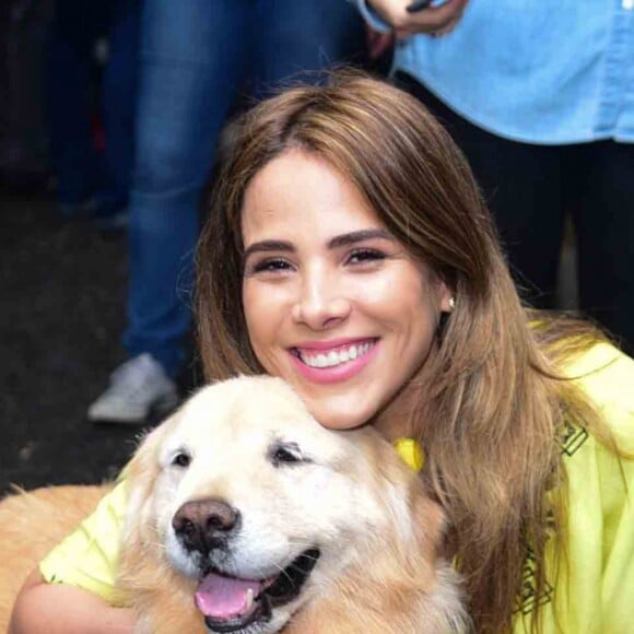 Wanessa Camargo foi só amores ao posar com pet em evento