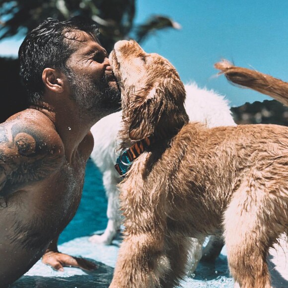 Bruno Gagliasso não abre mão de ficar com seus pets nas horas vagas