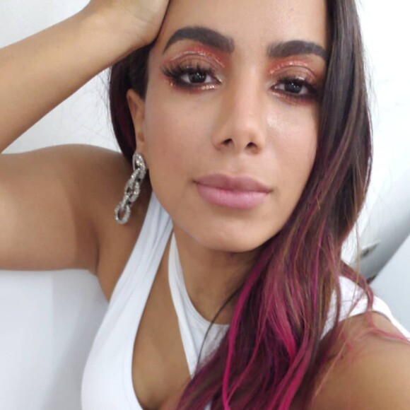 Anitta lamenta interção do pet Afonso