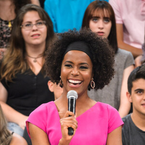 Maria Júlia Coutinho fez sua estreia na bancada do 'Jornal Nacional', telejornal da TV Globo, no sábado,  16 de fevereiro de 2019