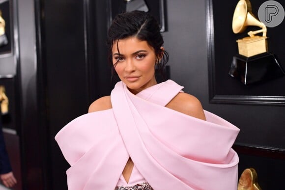 Em entrevista à Paper Magazine, Kylie Jenner confessou nunca ter feito cirurgia plástica
